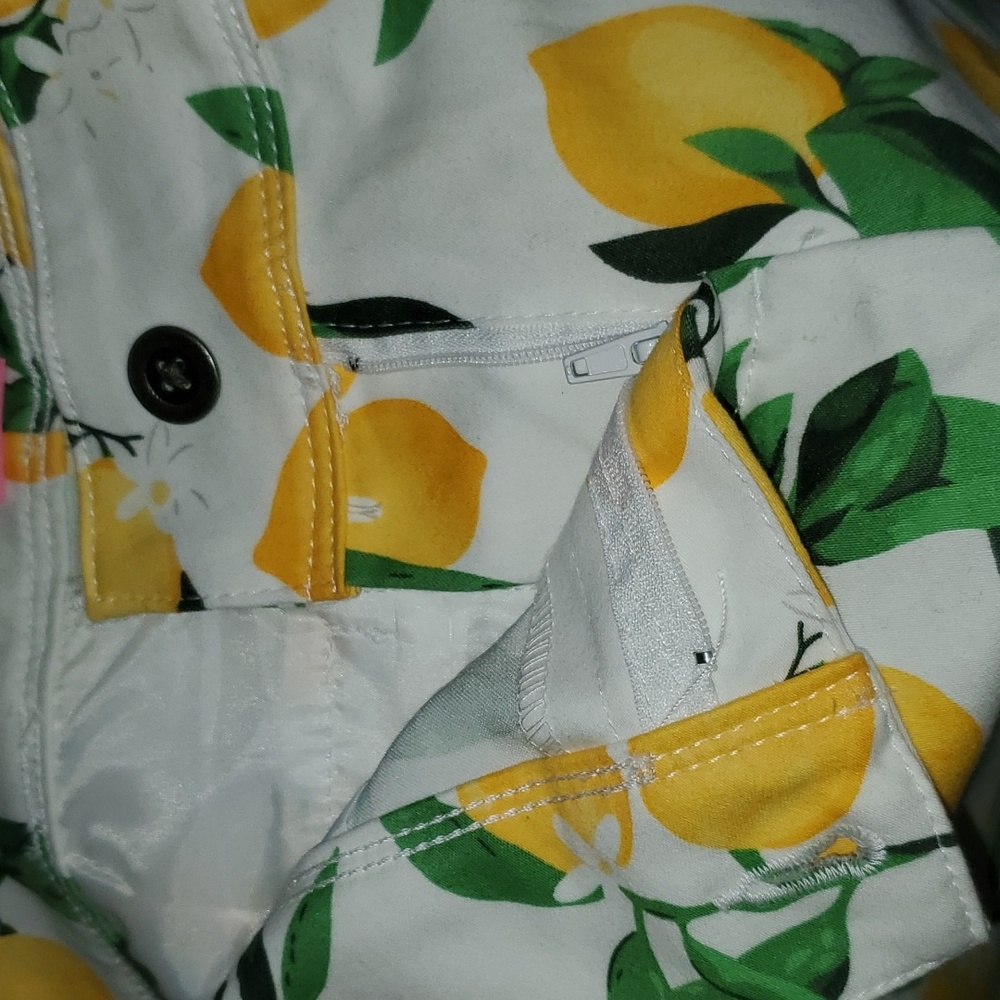 NWOT Isaac Mizrahi Bright White Lemon & White Floral Sailor Print Shorts Size 8 - Picture 4 of 16